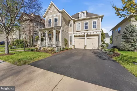 22826 Courtland Park Dr, Brambleton, VA 20148