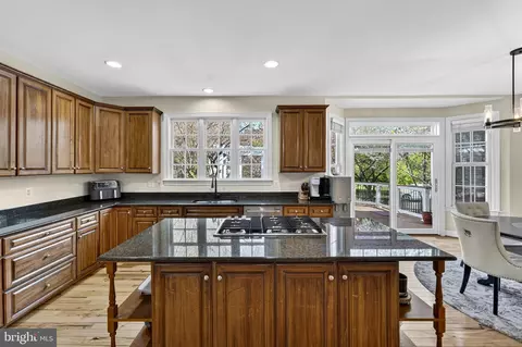 Kitchen - 42758 Glenside Dr, Brambleton, VA 20148 photo 6 of 15
