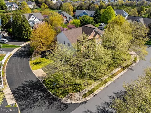 View/Area - 42758 Glenside Dr, Brambleton, VA 20148 photo 2 of 3