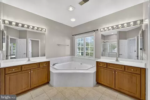 Bath - 42758 Glenside Dr, Brambleton, VA 20148 photo 2 of 7
