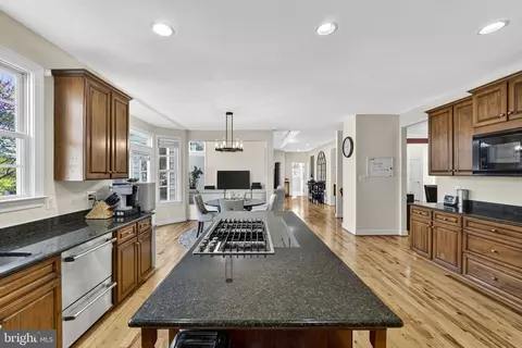 Kitchen - 42758 Glenside Dr, Brambleton, VA 20148 photo 9 of 15