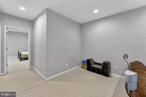 Entry Way - 42758 Glenside Dr, Brambleton, VA 20148 photo 26 of 28