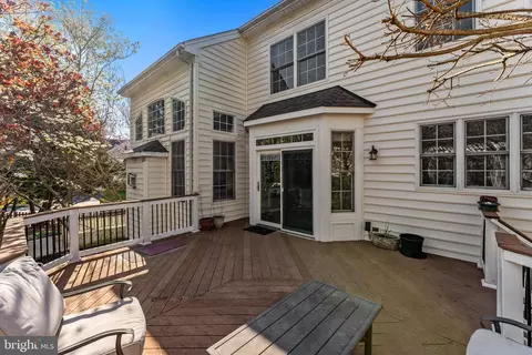 Exterior - 42758 Glenside Dr, Brambleton, VA 20148 photo 6 of 7