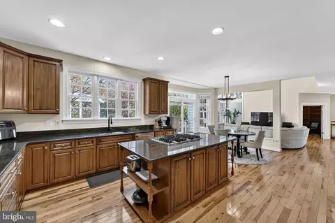Kitchen - 42758 Glenside Dr, Brambleton, VA 20148 photo 11 of 15