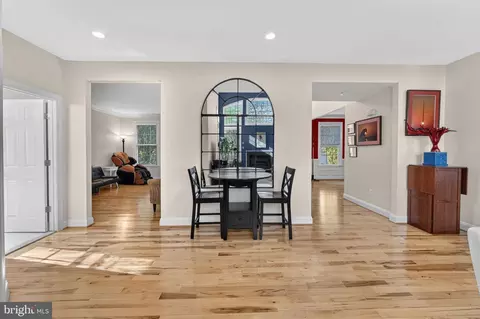 Entry Way - 42758 Glenside Dr, Brambleton, VA 20148 photo 8 of 28