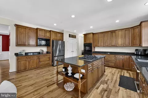 Kitchen - 42758 Glenside Dr, Brambleton, VA 20148 photo 3 of 15