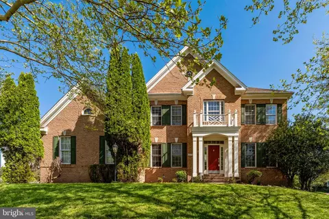 Exterior - 42758 Glenside Dr, Brambleton, VA 20148 photo 3 of 7