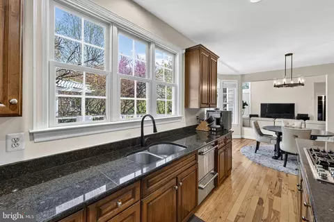 Kitchen - 42758 Glenside Dr, Brambleton, VA 20148 photo 13 of 15