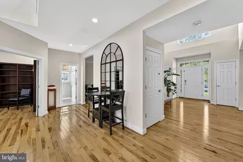 Entry Way - 42758 Glenside Dr, Brambleton, VA 20148 photo 11 of 28