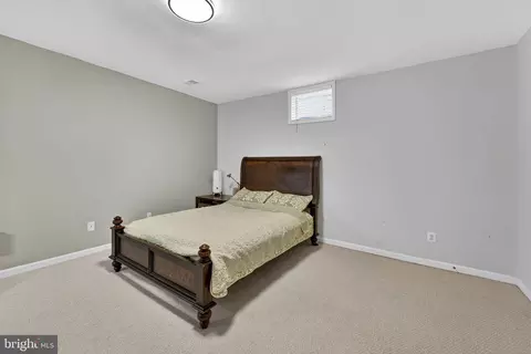 Bedroom - 42758 Glenside Dr, Brambleton, VA 20148 photo 9 of 10