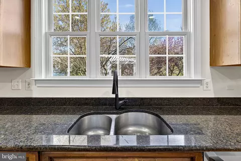 Kitchen - 42758 Glenside Dr, Brambleton, VA 20148 photo 12 of 15
