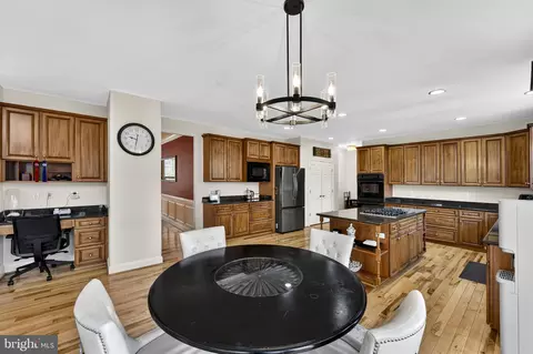 Kitchen - 42758 Glenside Dr, Brambleton, VA 20148 photo 15 of 15