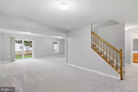 Living - 43104 Stonecottage Pl, Ashburn, VA 20147 photo 3 of 3