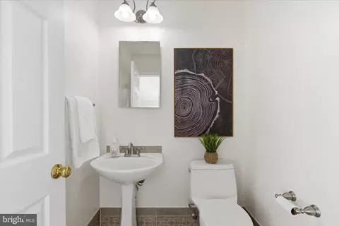 Bath - 43104 Stonecottage Pl, Ashburn, VA 20147 photo 1 of 5
