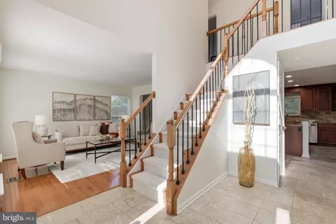 Entry Way - 43104 Stonecottage Pl, Ashburn, VA 20147 photo 2 of 5