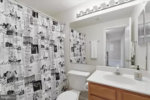 Bath - 43104 Stonecottage Pl, Ashburn, VA 20147 photo 5 of 5