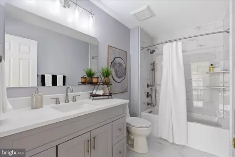 Bath - 43104 Stonecottage Pl, Ashburn, VA 20147 photo 4 of 5
