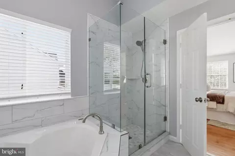 Entry Way - 43104 Stonecottage Pl, Ashburn, VA 20147 photo 4 of 5