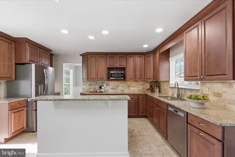 Kitchen - 43104 Stonecottage Pl, Ashburn, VA 20147 photo 1 of 3