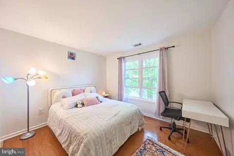 Bedroom - 46554 Cedarhurst Dr, Sterling, VA 20165 photo 3 of 8