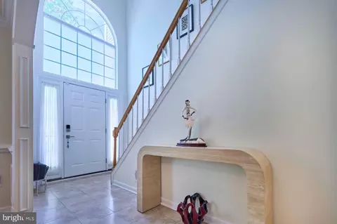 Entry Way - 46554 Cedarhurst Dr, Sterling, VA 20165 photo 1 of 8