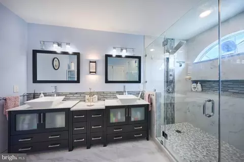 Bath - 46554 Cedarhurst Dr, Sterling, VA 20165 photo 2 of 4