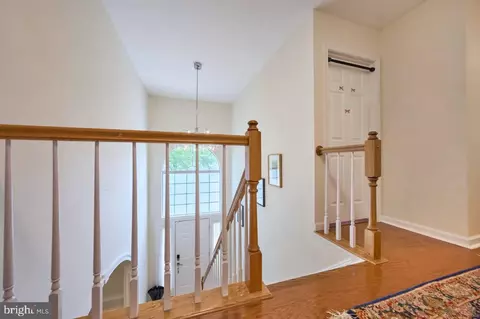 Entry Way - 46554 Cedarhurst Dr, Sterling, VA 20165 photo 6 of 8