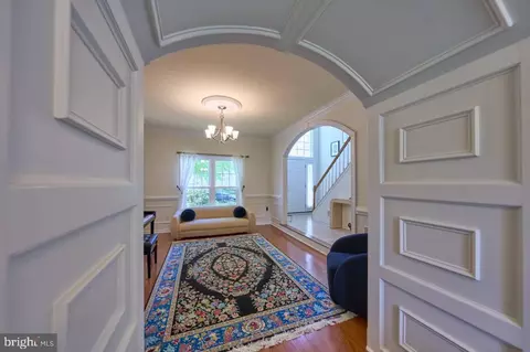 Entry Way - 46554 Cedarhurst Dr, Sterling, VA 20165 photo 4 of 8