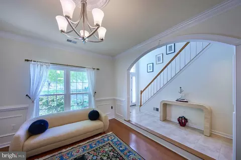 Entry Way - 46554 Cedarhurst Dr, Sterling, VA 20165 photo 2 of 8