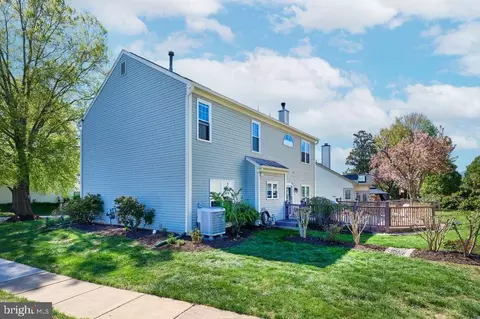 Exterior - 46554 Cedarhurst Dr, Sterling, VA 20165 photo 4 of 8