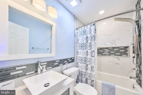 Bath - 46554 Cedarhurst Dr, Sterling, VA 20165 photo 4 of 4