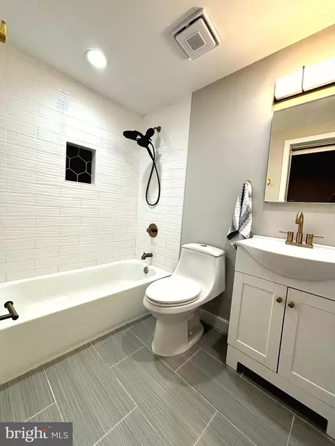 Bath - 43 Bickel Ct, Sterling, VA 20165 photo 1 of 4