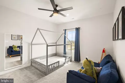 Bedroom - 24252 Thurso Sq, Sterling, VA 20166 photo 7 of 8