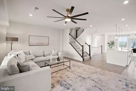 Entry Way - 24252 Thurso Sq, Sterling, VA 20166 photo 4 of 10
