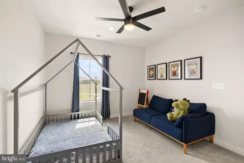 Bedroom - 24252 Thurso Sq, Sterling, VA 20166 photo 8 of 8