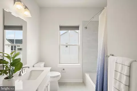Bath - 24252 Thurso Sq, Sterling, VA 20166 photo 1 of 2