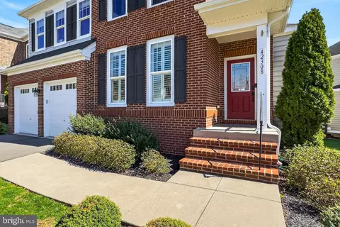 42308 Guildhall Dr, Ashburn, VA 20148 photo 2