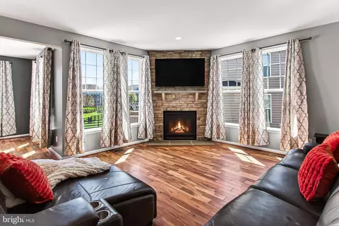42308 Guildhall Dr, Ashburn, VA 20148 photo 4