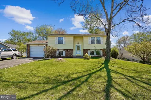 712 N Sterling Blvd, Sterling, VA 20164