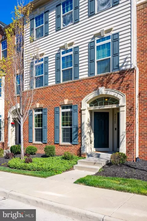 42227 Piebald Sq, Aldie, VA 20105