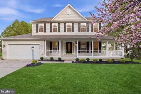 112 Locust Grove Dr, Purcellville, VA 20132