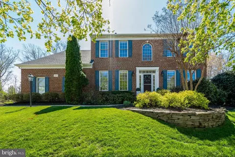 26163 Glasgow Dr, Chantilly, VA 20152