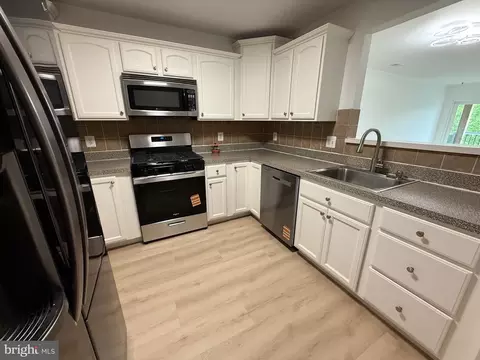 Kitchen - 44086 Natalie Ter #201, Ashburn, VA 20147 photo 4 of 4