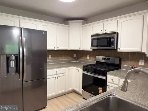Kitchen - 44086 Natalie Ter #201, Ashburn, VA 20147 photo 3 of 4