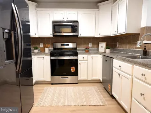 Kitchen - 44086 Natalie Ter #201, Ashburn, VA 20147 photo 1 of 4