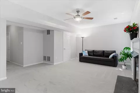 Living - 46810 Rabbitrun Ter, Sterling, VA 20164 photo 5 of 6
