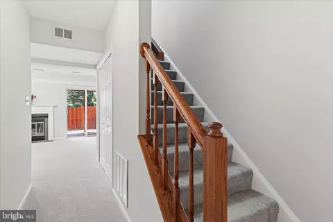 Entry Way - 46810 Rabbitrun Ter, Sterling, VA 20164 photo 5 of 6