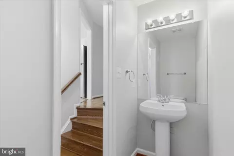 Entry Way - 46810 Rabbitrun Ter, Sterling, VA 20164 photo 2 of 6