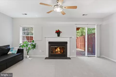 Living - 46810 Rabbitrun Ter, Sterling, VA 20164 photo 4 of 6
