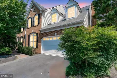 606 Patrice Dr SE, Leesburg, VA 20175